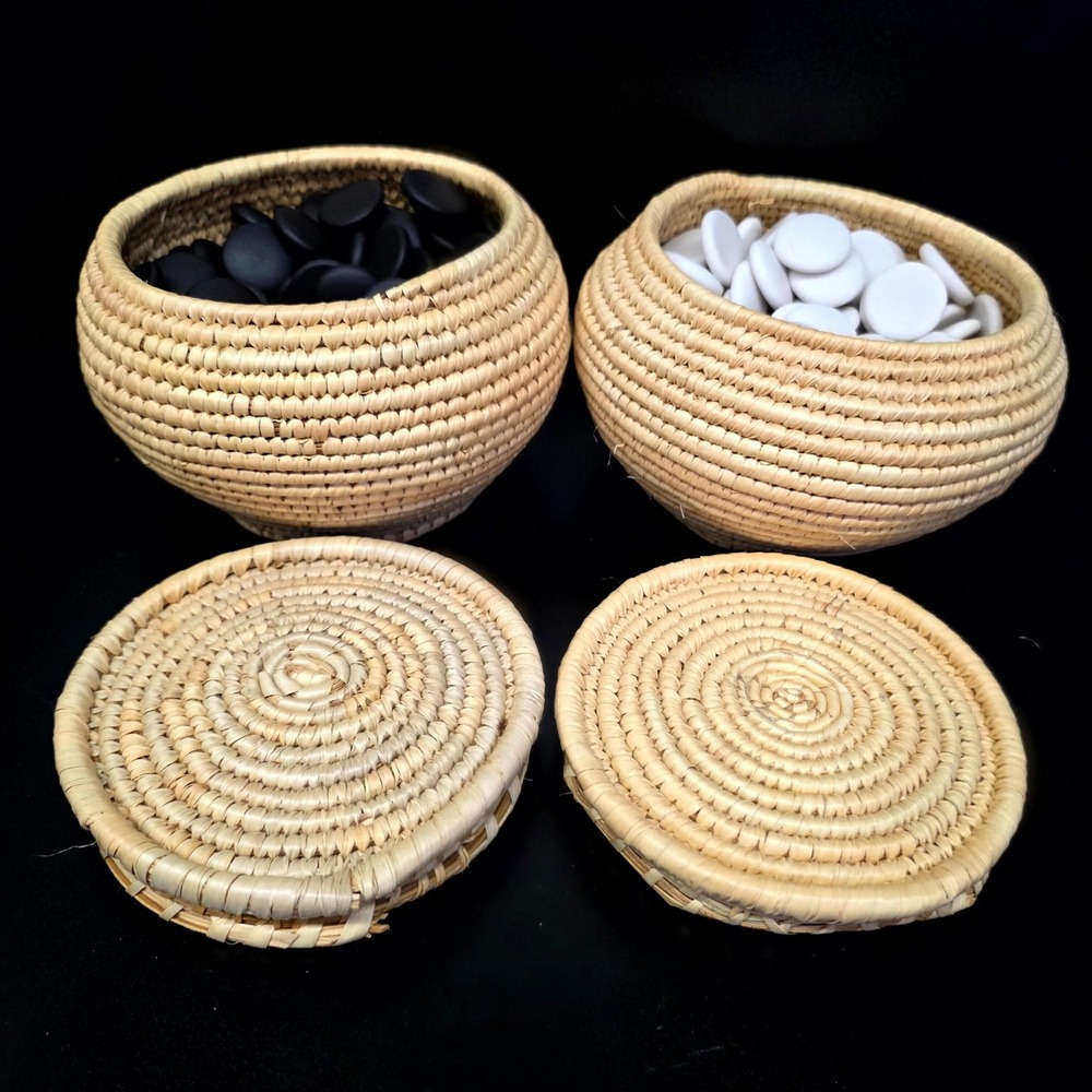 Go Game Baduk Bowls Woven Straw Baskets with Black and White Stones Set Tan OS